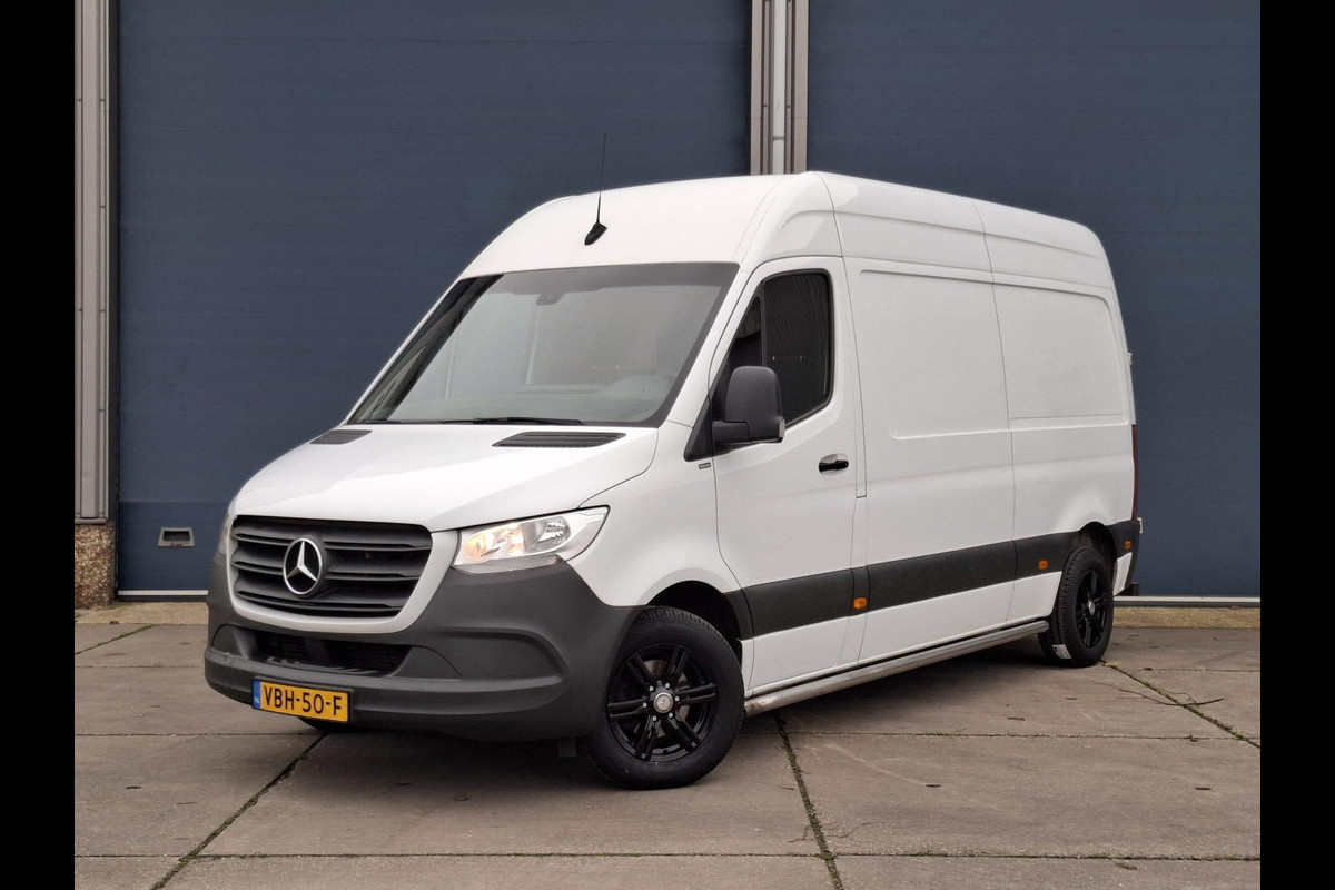 Mercedes-Benz Sprinter 211 2.2 CDI L2H2 AUTOMAAT / TREKHAAK / NAVI / EURO 6 / CARPLAY