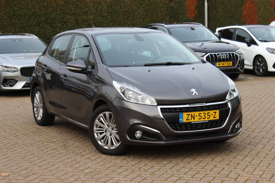 Peugeot 208 1.2 PureTech Signature 64.665 km! / Nieuwe distr.rirem!! / Navigatie / Parkeerhulp achter / 16'' / DAB / Bluetooth / Cruise Control