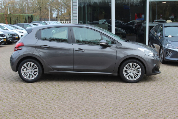 Peugeot 208 1.2 PureTech Signature 64.665 km! / Nieuwe distr.rirem!! / Navigatie / Parkeerhulp achter / 16'' / DAB / Bluetooth / Cruise Control
