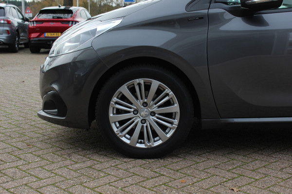 Peugeot 208 1.2 PureTech Signature 64.665 km! / Nieuwe distr.rirem!! / Navigatie / Parkeerhulp achter / 16'' / DAB / Bluetooth / Cruise Control