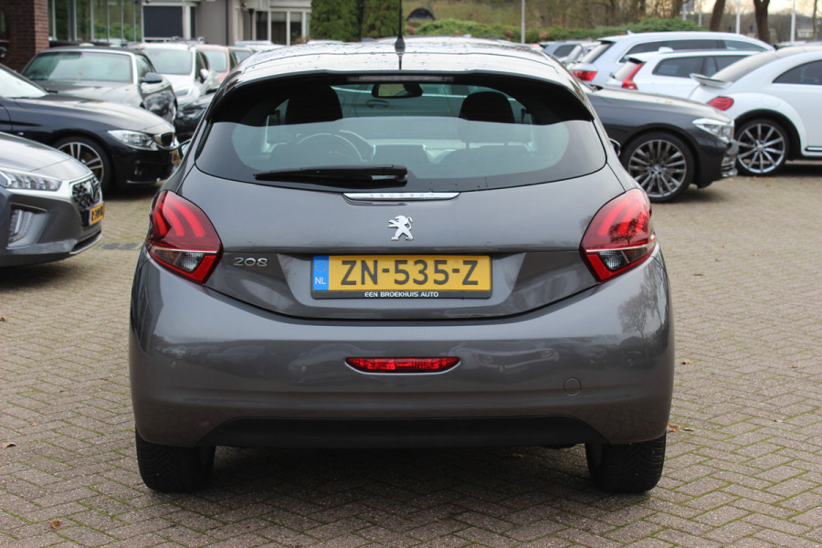 Peugeot 208 1.2 PureTech Signature 64.665 km! / Nieuwe distr.rirem!! / Navigatie / Parkeerhulp achter / 16'' / DAB / Bluetooth / Cruise Control