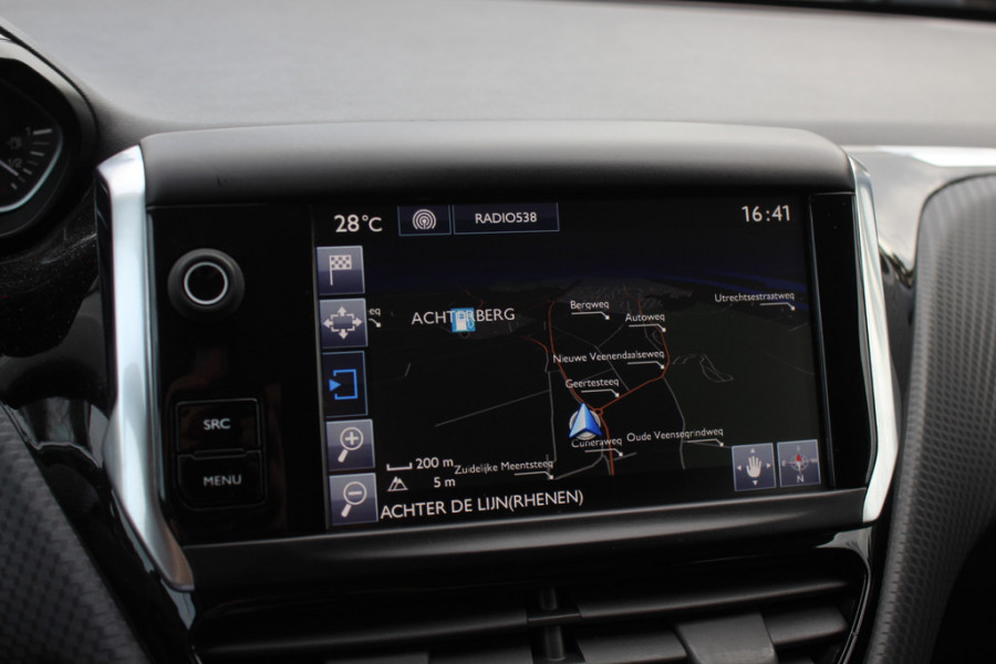 Peugeot 208 1.2 PureTech Signature 64.665 km! / Nieuwe distr.rirem!! / Navigatie / Parkeerhulp achter / 16'' / DAB / Bluetooth / Cruise Control