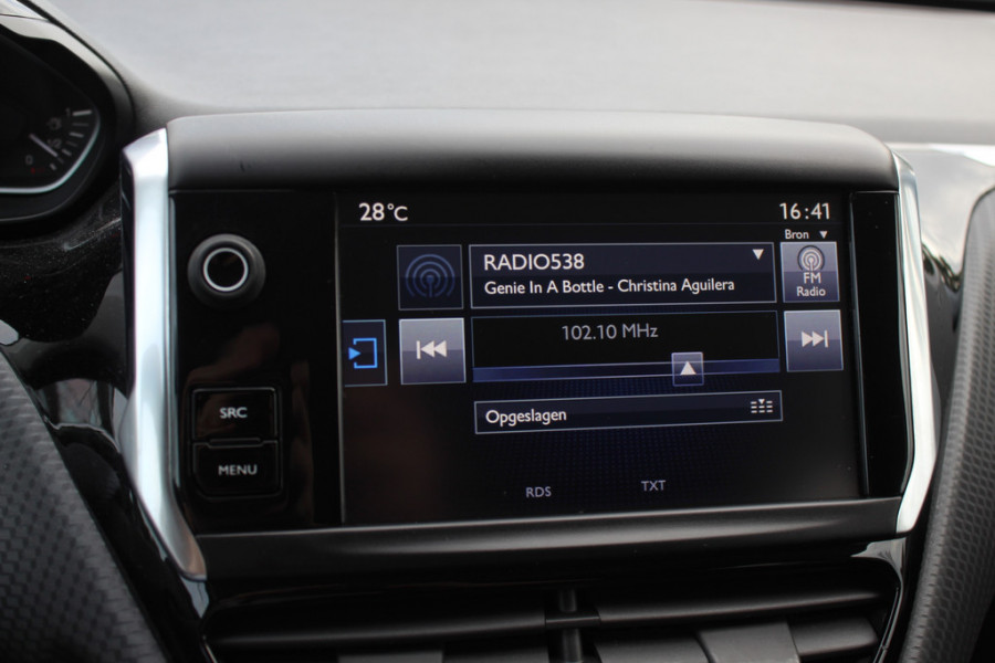 Peugeot 208 1.2 PureTech Signature 64.665 km! / Nieuwe distr.rirem!! / Navigatie / Parkeerhulp achter / 16'' / DAB / Bluetooth / Cruise Control