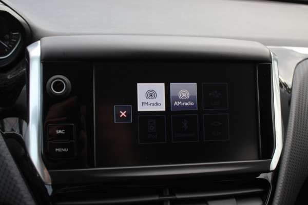 Peugeot 208 1.2 PureTech Signature 64.665 km! / Nieuwe distr.rirem!! / Navigatie / Parkeerhulp achter / 16'' / DAB / Bluetooth / Cruise Control