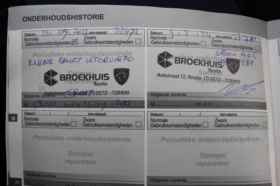 Peugeot 208 1.2 PureTech Signature 64.665 km! / Nieuwe distr.rirem!! / Navigatie / Parkeerhulp achter / 16'' / DAB / Bluetooth / Cruise Control