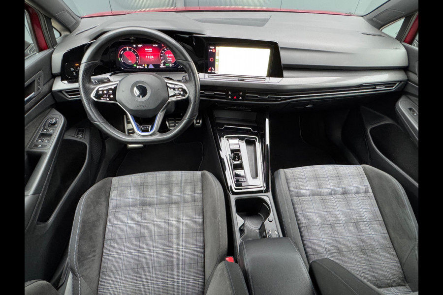 Volkswagen Golf 1.4 eHybrid GTE Black Style * Camera * Side Assist * Stuurverwarming *