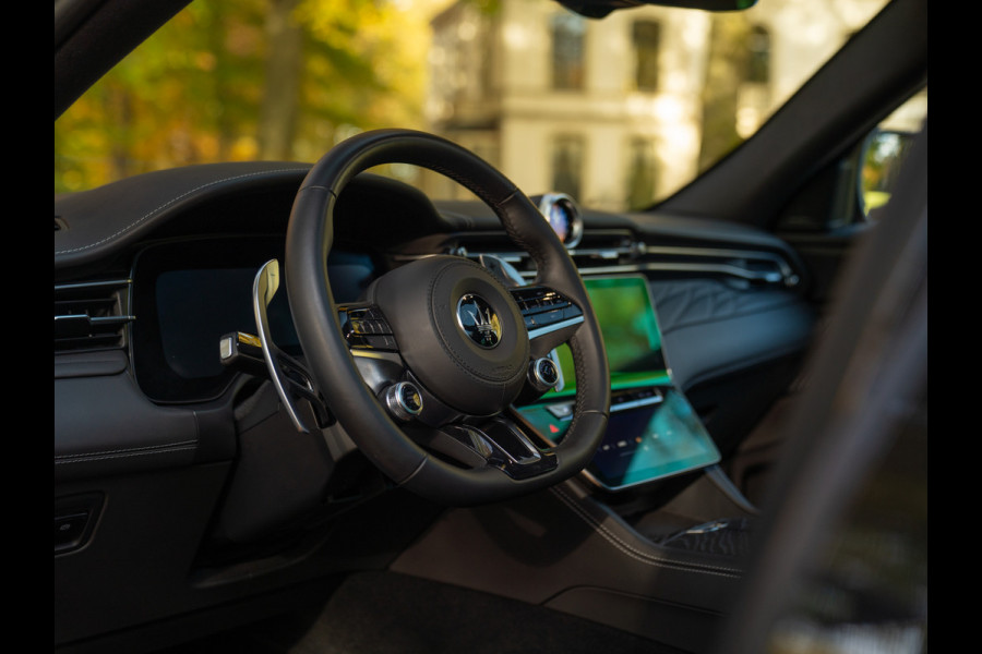 Maserati Grecale Modena 330pk | Pano-dak | Sonus Faber | Head-up | Camera | Stoelverwarming
