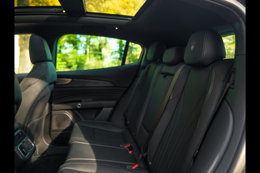 Maserati Grecale Modena 330pk | Pano-dak | Sonus Faber | Head-up | Camera | Stoelverwarming