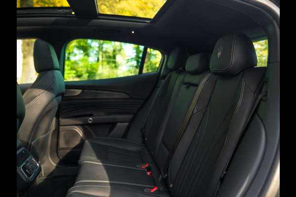 Maserati Grecale Modena 330pk | Pano-dak | Sonus Faber | Head-up | Camera | Stoelverwarming