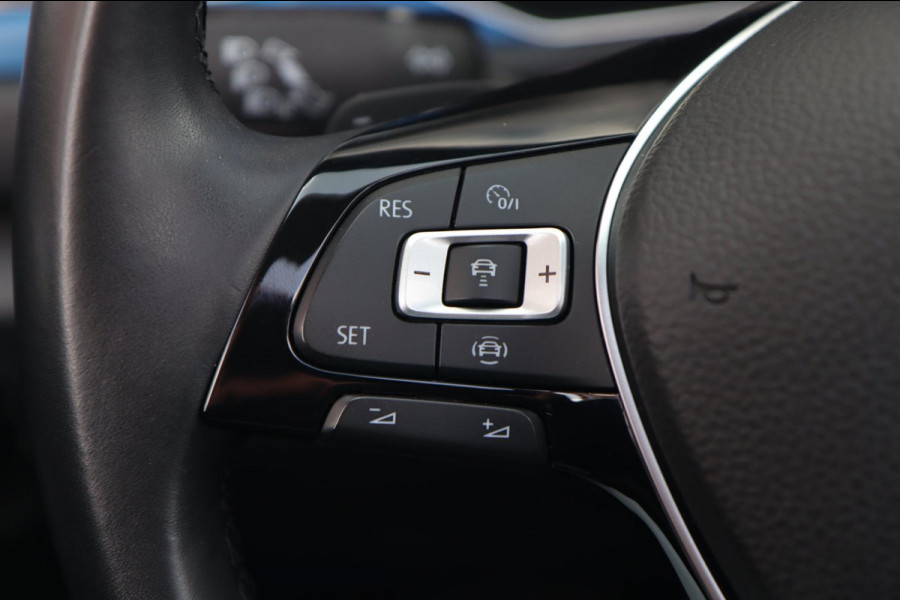 Volkswagen T-Roc 1.5 TSI / PANODAK / VIRTUAL / DODEHOEK / ACC / CAMERA