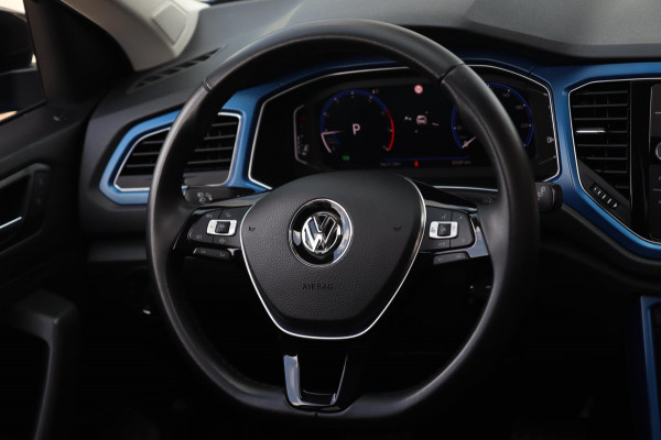 Volkswagen T-Roc 1.5 TSI / PANODAK / VIRTUAL / DODEHOEK / ACC / CAMERA
