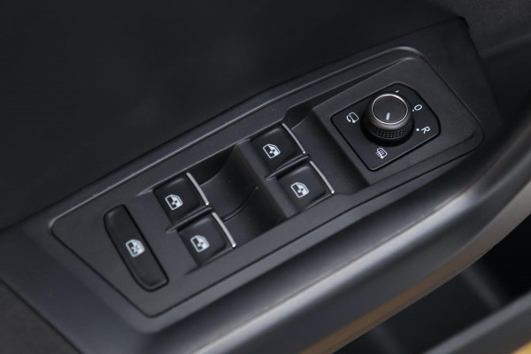 Volkswagen T-Roc 1.5 TSI / PANODAK / VIRTUAL / DODEHOEK / ACC / CAMERA