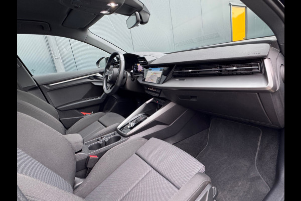 Audi A3 Limousine 30 TFSI Advanced edition * Navigatie * Parkeersensoren * Sportstoelen * Cruise Control *
