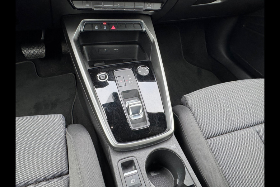 Audi A3 Limousine 30 TFSI Advanced edition * Navigatie * Parkeersensoren * Sportstoelen * Cruise Control *