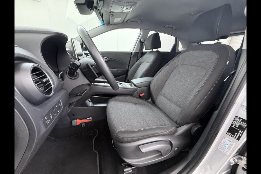 Hyundai Kona EV 64kWh SOH-100% Warmtepomp Adaptive-Cruise Head-Up Display 1/2 Leer Krell®-Hifi Apple Carplay Android Adap.Cruise Camera Navi  Keyless Privacy Glas DAB Led Blind Spot Lane Assist Origineel Nederlandse Auto