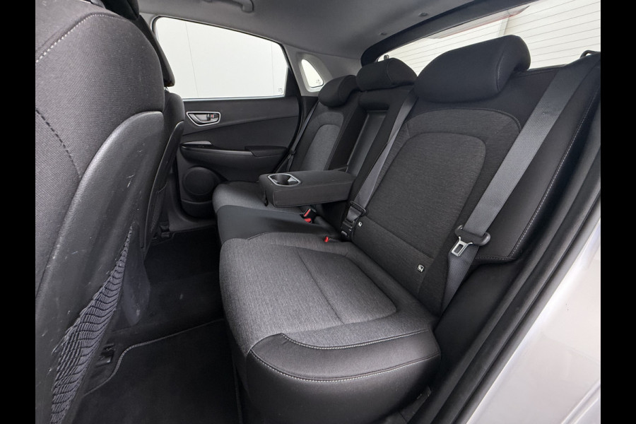 Hyundai Kona EV 64kWh SOH-100% Warmtepomp Adaptive-Cruise Head-Up Display 1/2 Leer Krell®-Hifi Apple Carplay Android Adap.Cruise Camera Navi  Keyless Privacy Glas DAB Led Blind Spot Lane Assist Origineel Nederlandse Auto