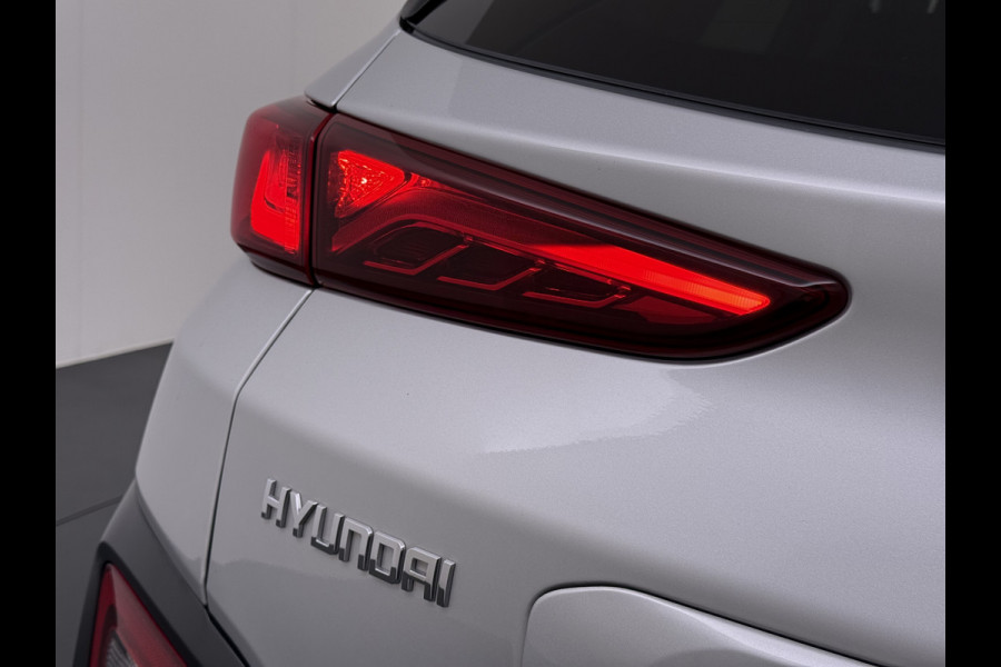 Hyundai Kona EV 64kWh SOH-100% Warmtepomp Adaptive-Cruise Head-Up Display 1/2 Leer Krell®-Hifi Apple Carplay Android Adap.Cruise Camera Navi  Keyless Privacy Glas DAB Led Blind Spot Lane Assist Origineel Nederlandse Auto