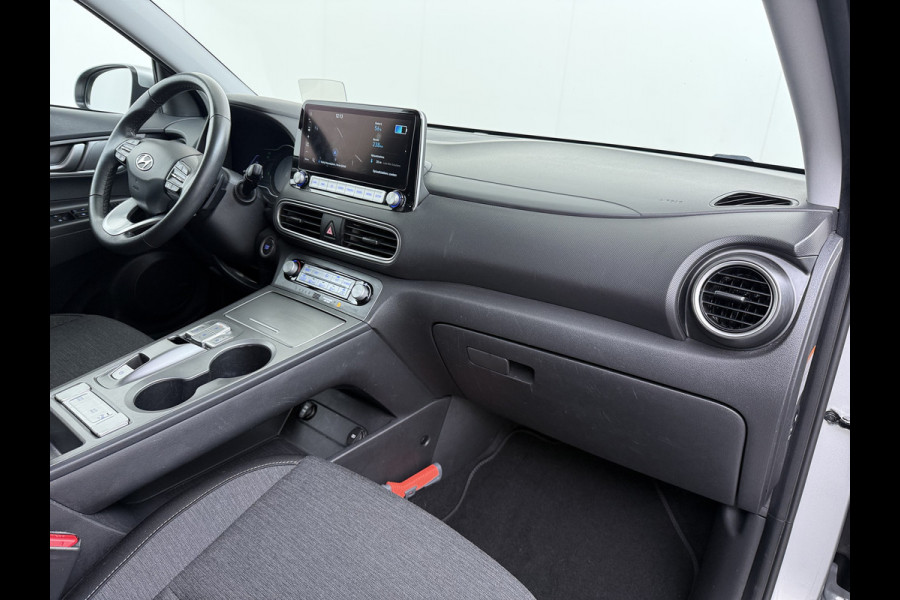 Hyundai Kona EV 64kWh SOH-100% Warmtepomp Adaptive-Cruise Head-Up Display 1/2 Leer Krell®-Hifi Apple Carplay Android Adap.Cruise Camera Navi  Keyless Privacy Glas DAB Led Blind Spot Lane Assist Origineel Nederlandse Auto