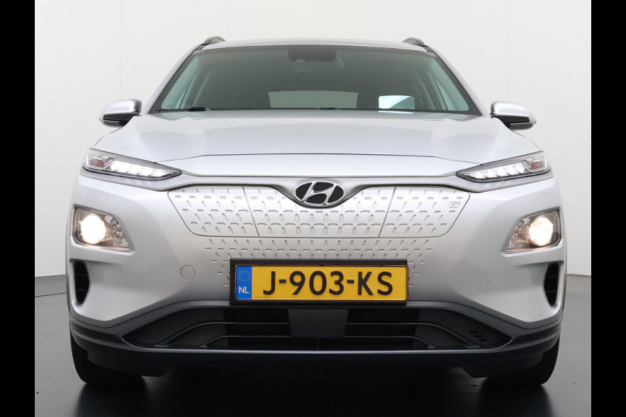 Hyundai Kona EV 64kWh SOH-100% Warmtepomp Adaptive-Cruise Head-Up Display 1/2 Leer Krell®-Hifi Apple Carplay Android Adap.Cruise Camera Navi  Keyless Privacy Glas DAB Led Blind Spot Lane Assist Origineel Nederlandse Auto