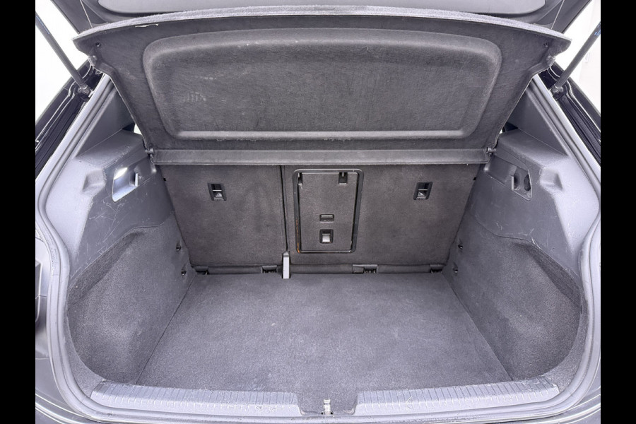 Volkswagen ID.3 First Plus 58kWh Navi-Pro Adap.Cruise Camera 19" Ecc Apple Carplay Android Auto SOH 86% Stoel+Stuurverwarming Lmv Matrix led Privacy Glas Keyless Rijstrooksensor Origineel Nederlandse Auto