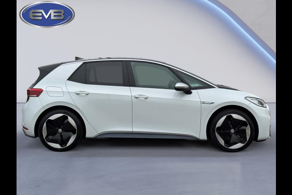 Volkswagen ID.3 First Max 58 kWh, panoramadak, camera, 20 inch, stoelverwarming, parelmoer, 1 e eigenaar, NL auto met nap
