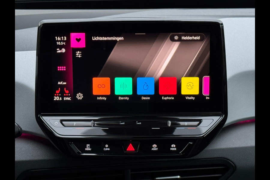 Volkswagen ID.3 First Max 58 kWh, panoramadak, camera, 20 inch, stoelverwarming, parelmoer, 1 e eigenaar, NL auto met nap