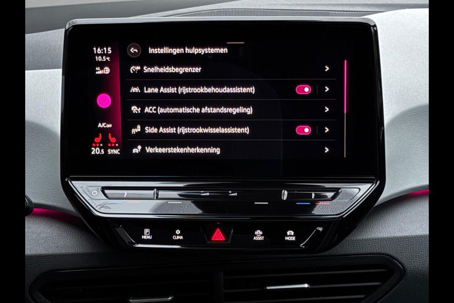 Volkswagen ID.3 First Max 58 kWh, panoramadak, camera, 20 inch, stoelverwarming, parelmoer, 1 e eigenaar, NL auto met nap