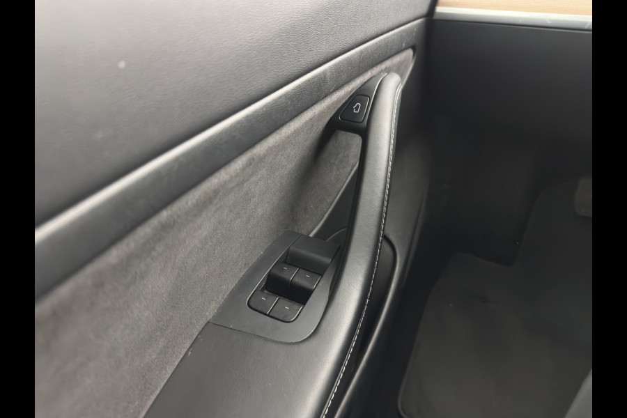 Tesla Model 3 Standard RWD Plus 60 kWh [ 3-Fase ] (INCL-BTW) Aut. *PANO | AUTO-PILOT | LEATHER | KEYLESS | FULL-LED | MEMORY-PACK | TOP-VIEW | DAB | CARPLAY | DIGI-COCKPIT | LANE-ASSIST | COMFORT-SEATS | 18"ALU*