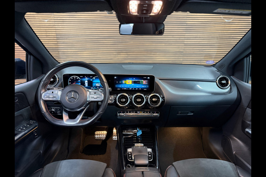 Mercedes-Benz B-Klasse 180 Business Solution AMG | Pano | Alcantara | 18' inch | DAB | Navigatie | Camera