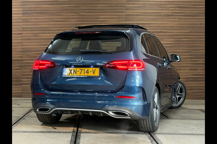 Mercedes-Benz B-Klasse 180 Business Solution AMG | Pano | Alcantara | 18' inch | DAB | Navigatie | Camera