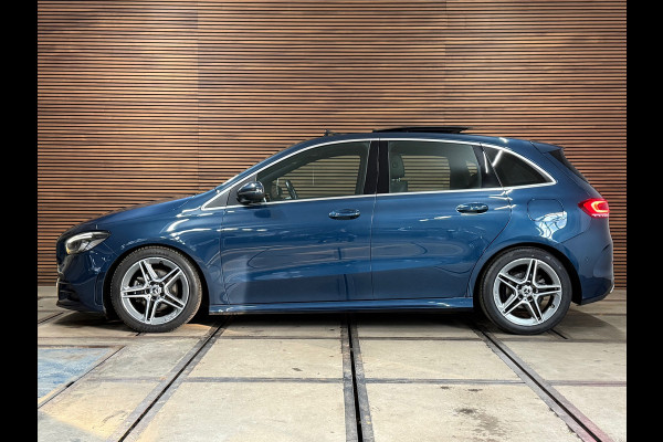 Mercedes-Benz B-Klasse 180 Business Solution AMG | Pano | Alcantara | 18' inch | DAB | Navigatie | Camera