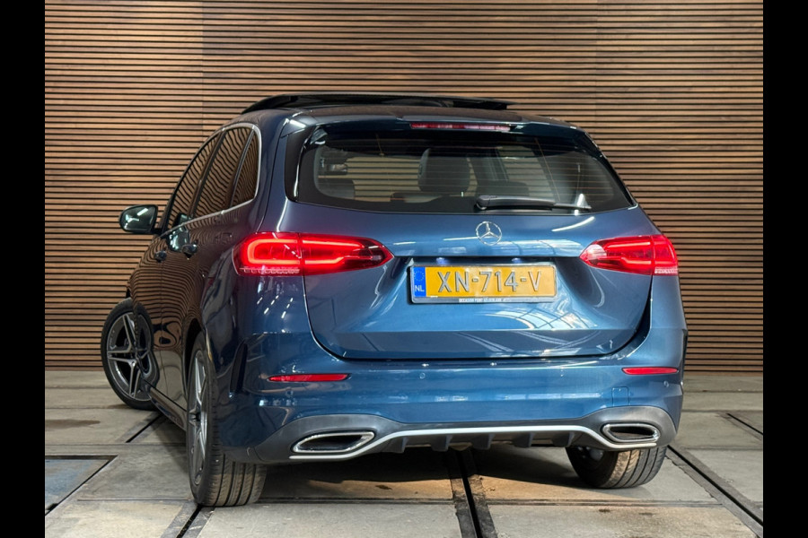 Mercedes-Benz B-Klasse 180 Business Solution AMG | Pano | Alcantara | 18' inch | DAB | Navigatie | Camera