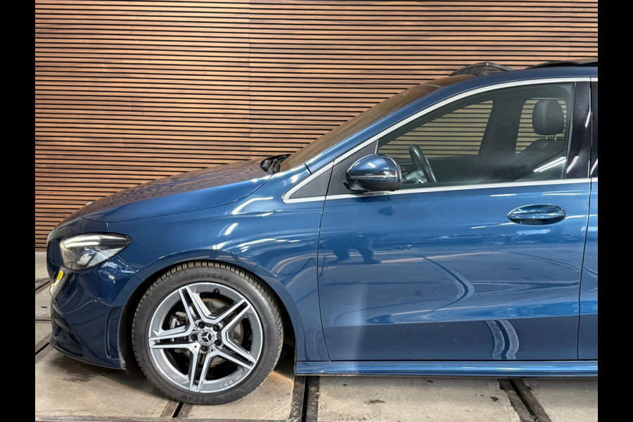 Mercedes-Benz B-Klasse 180 Business Solution AMG | Pano | Alcantara | 18' inch | DAB | Navigatie | Camera