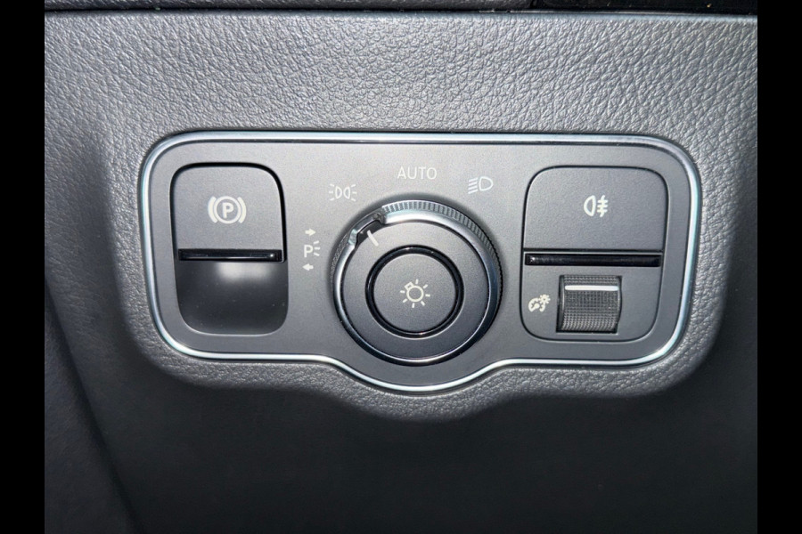 Mercedes-Benz B-Klasse 180 Business Solution AMG | Pano | Alcantara | 18' inch | DAB | Navigatie | Camera