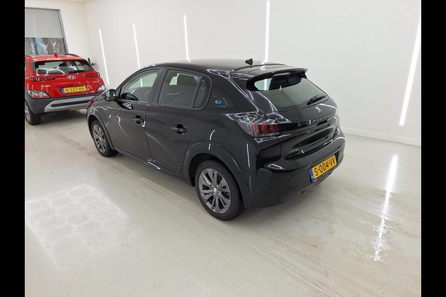 Peugeot e-208 EV Active Pack 50 kWh Navigatie Apple Carplay/Android Auto Parkeersensoren achter  Cruise Control  Climate Control Lichtmetalen velgen