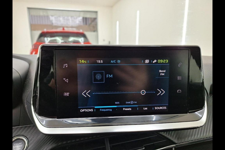 Peugeot e-208 EV Active Pack 50 kWh Navigatie Apple Carplay/Android Auto Parkeersensoren achter  Cruise Control  Climate Control Lichtmetalen velgen