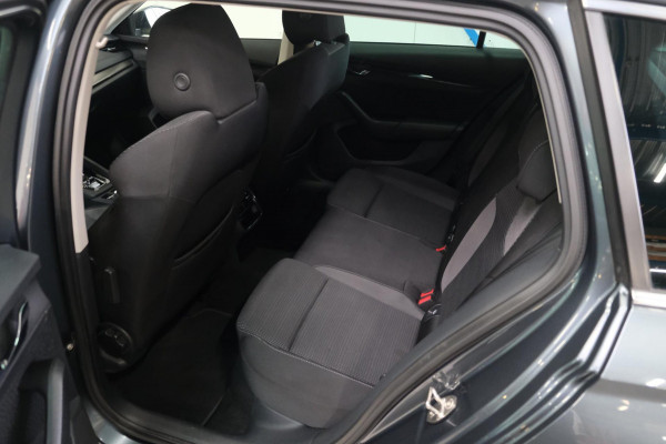 Škoda Octavia Combi 1.4 TSI iV PHEV Business Edition - N.A.P. Airco, Cruise, Navi, PDC, Trekhaak.