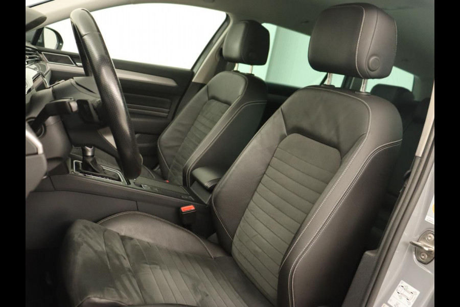 Volkswagen Passat 1.4 TSI PHEV GTE | Stoelverwarming | Massage | Leder/Alcantara | Camera | Carplay | Navigatie | Matrix LED | Adaptive cruise | Climate control | 18'' lichtmetalen velgen