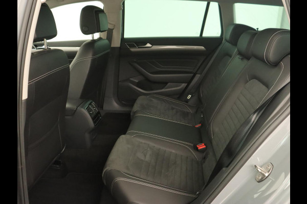 Volkswagen Passat 1.4 TSI PHEV GTE | Stoelverwarming | Massage | Leder/Alcantara | Camera | Carplay | Navigatie | Matrix LED | Adaptive cruise | Climate control | 18'' lichtmetalen velgen