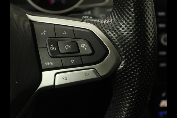 Volkswagen Passat 1.4 TSI PHEV GTE | Stoelverwarming | Massage | Leder/Alcantara | Camera | Carplay | Navigatie | Matrix LED | Adaptive cruise | Climate control | 18'' lichtmetalen velgen