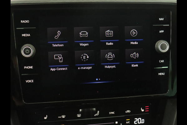 Volkswagen Passat 1.4 TSI PHEV GTE | Stoelverwarming | Massage | Leder/Alcantara | Camera | Carplay | Navigatie | Matrix LED | Adaptive cruise | Climate control | 18'' lichtmetalen velgen