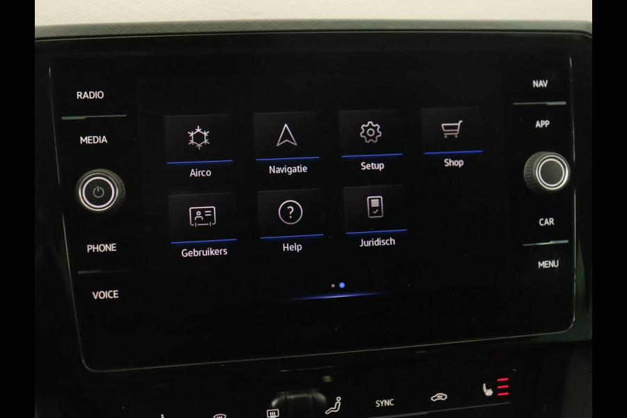 Volkswagen Passat 1.4 TSI PHEV GTE | Stoelverwarming | Massage | Leder/Alcantara | Camera | Carplay | Navigatie | Matrix LED | Adaptive cruise | Climate control | 18'' lichtmetalen velgen