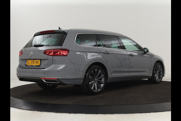 Volkswagen Passat 1.4 TSI PHEV GTE | Stoelverwarming | Massage | Leder/Alcantara | Camera | Carplay | Navigatie | Matrix LED | Adaptive cruise | Climate control | 18'' lichtmetalen velgen