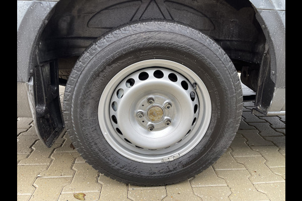 Volkswagen Crafter 35 2.0 TDI 140pk automaat L3H3 ( voorheen L2H2 ) Trendline / vaste prijs rijklaar € 16.950 ex btw / lease vanaf € 285 / grijs metallic / airco / cruise / pdc rondom / trekhaak / imperial