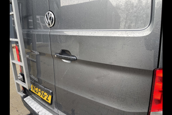 Volkswagen Crafter 35 2.0 TDI 140pk automaat L3H3 ( voorheen L2H2 ) Trendline / vaste prijs rijklaar € 16.950 ex btw / lease vanaf € 285 / grijs metallic / airco / cruise / pdc rondom / trekhaak / imperial