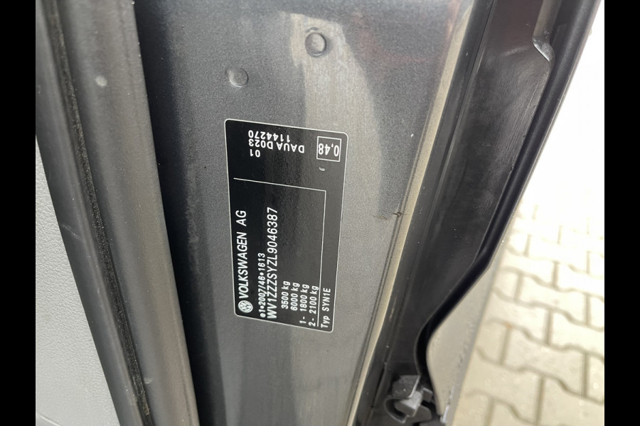 Volkswagen Crafter 35 2.0 TDI 140pk automaat L3H3 ( voorheen L2H2 ) Trendline / vaste prijs rijklaar € 16.950 ex btw / lease vanaf € 285 / grijs metallic / airco / cruise / pdc rondom / trekhaak / imperial