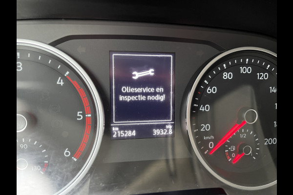 Volkswagen Crafter 35 2.0 TDI 140pk automaat L3H3 ( voorheen L2H2 ) Trendline / vaste prijs rijklaar € 16.950 ex btw / lease vanaf € 285 / grijs metallic / airco / cruise / pdc rondom / trekhaak / imperial