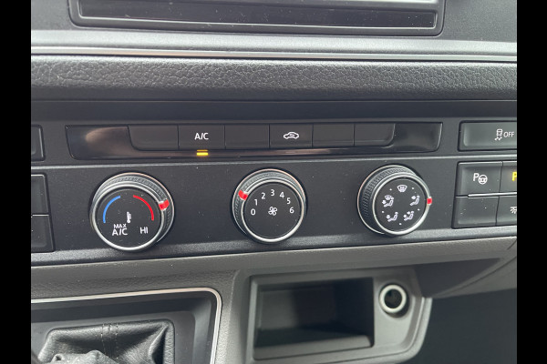 Volkswagen Crafter 35 2.0 TDI 140pk automaat L3H3 ( voorheen L2H2 ) Trendline / vaste prijs rijklaar € 16.950 ex btw / lease vanaf € 285 / grijs metallic / airco / cruise / pdc rondom / trekhaak / imperial