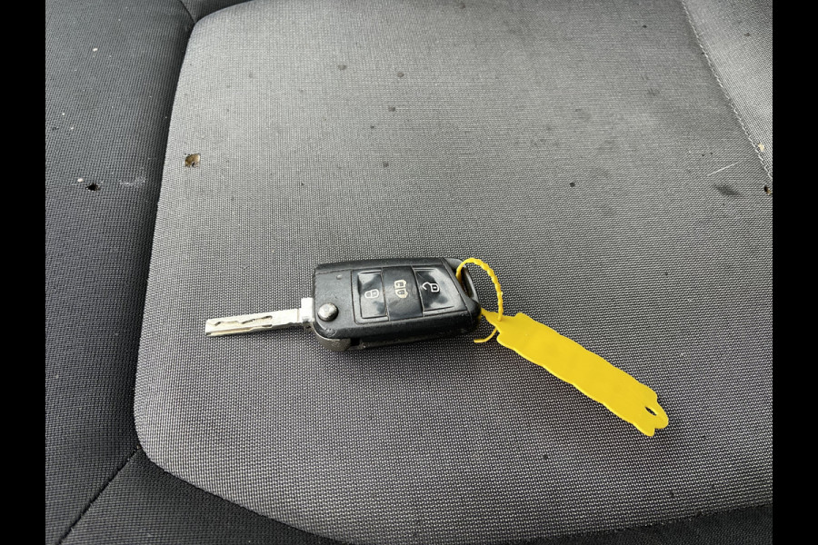 Volkswagen Crafter 35 2.0 TDI 140pk automaat L3H3 ( voorheen L2H2 ) Trendline / vaste prijs rijklaar € 16.950 ex btw / lease vanaf € 285 / grijs metallic / airco / cruise / pdc rondom / trekhaak / imperial