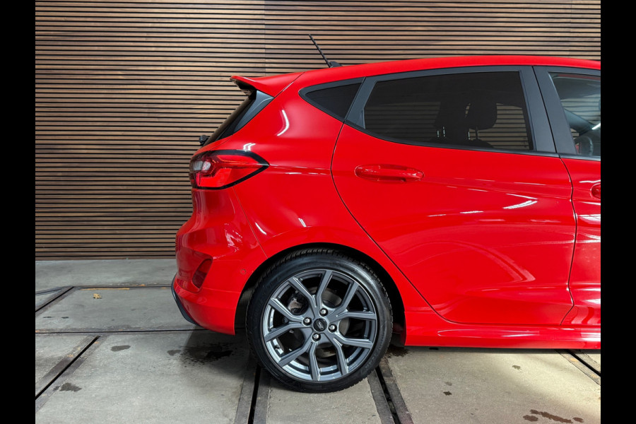Ford Fiesta 1.0 EcoBoost Hybrid ST-Line Automaat | 17' inch | Sportstoelen | Camera | Winter-Pack